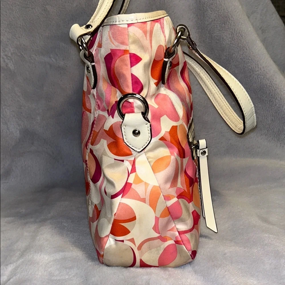 COACH F23970 Mia Daisy Kaleidoscope Purse